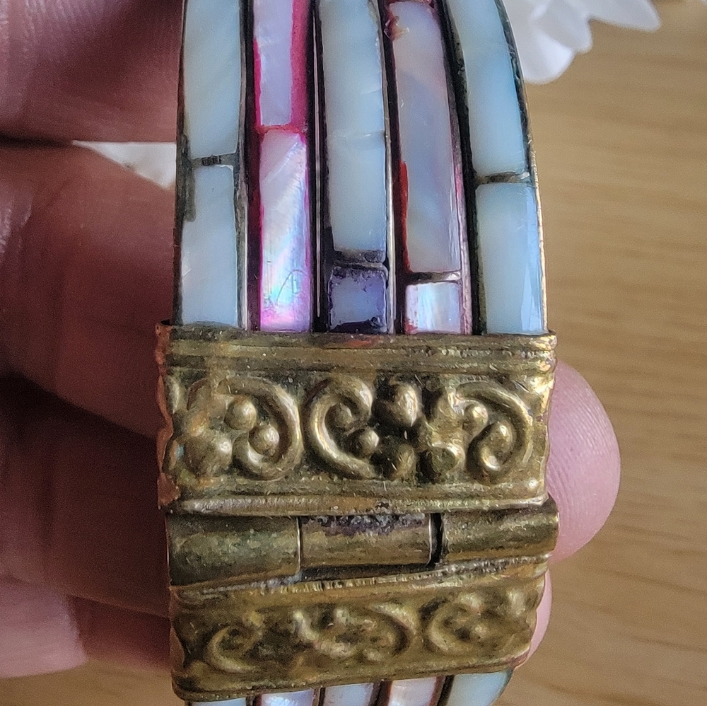 Vintage Elegant Brass and Mother of Pearl Bracelet - Picture 6 of 7
